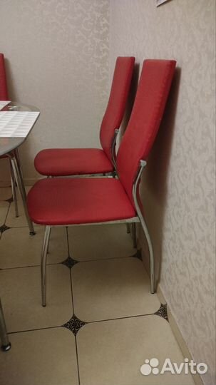 Кухонный стол и стулья