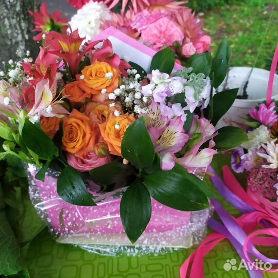 Цветы в корзиночках,букеты,кареты. к празднику