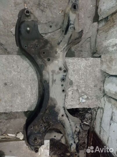 Балка передняя подрамник Toyota Corolla 120