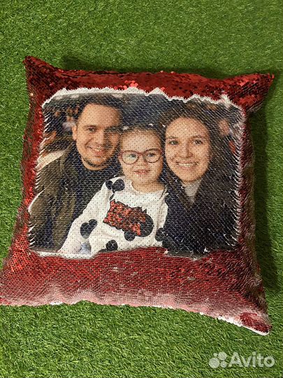 Подушка с пайетками