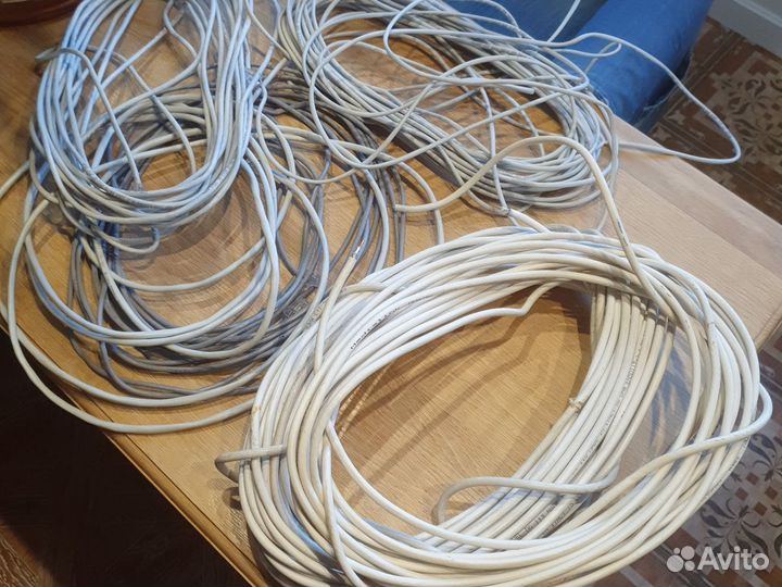 Телевизионный и интернет кабель