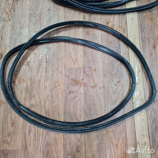 Уплотнитель проема двери Nissan Pathfinder R52 п л