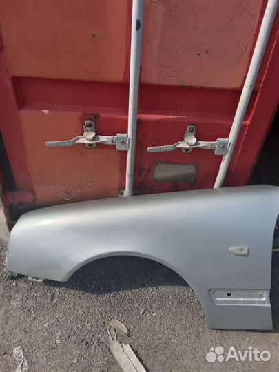 Крыло переднее левое на Мерседес w210