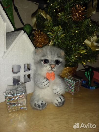 Котёнок, свалянный из шерсти