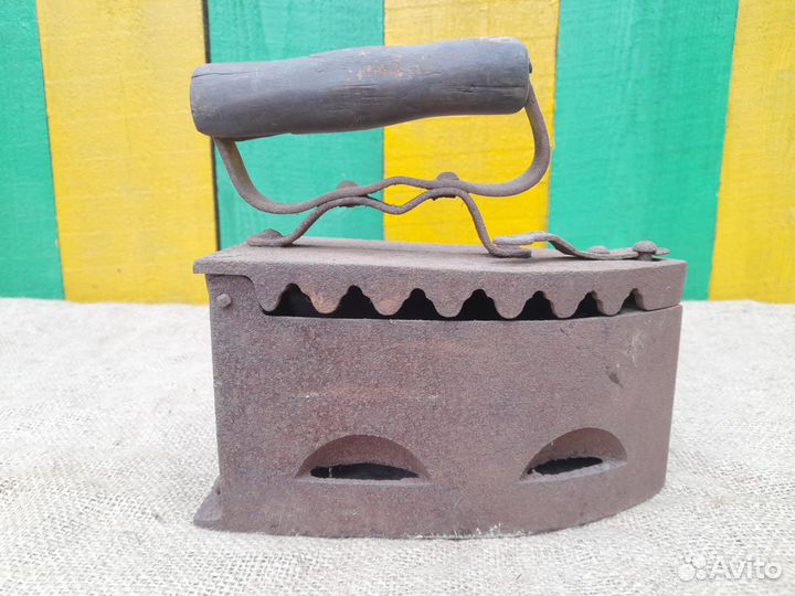 Угольный утюг