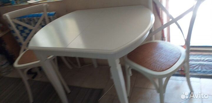 Стол из дерева Малайзия