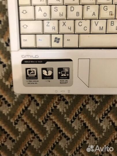 Нетбук Fujitsu-Siemens amilo mini UI 3520