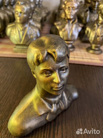 Бюст Есенина