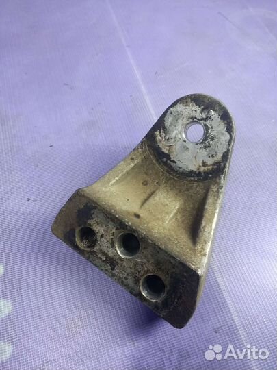 Кронштейн двигателя правый Kia Sportage 2