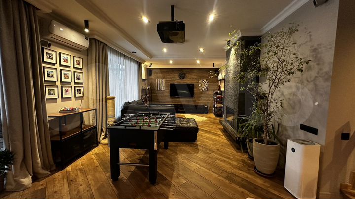 Дом 240 м² на участке 8 сот.