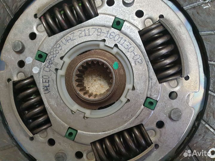 Комплект сцепления valeo на Весту с двигателем 1.8