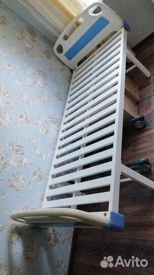 Медицинская кровать