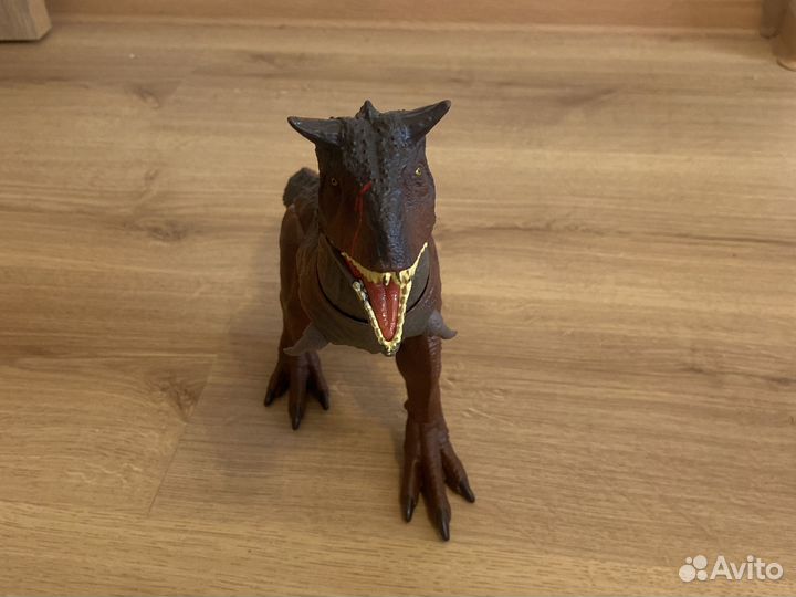 Jurassic world карнотавр