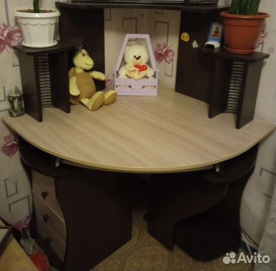 Компьютерный стол