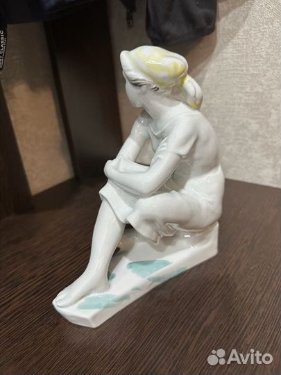 Фарфоровая статуэтка Летний день