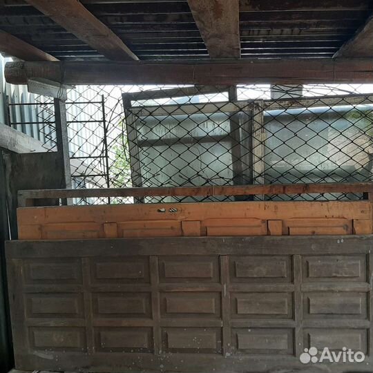 Дверь входная деревянная с коробкой б/у