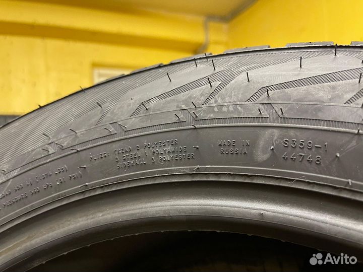 Ikon Tyres Character Ice 7 SUV 215/70 R15 98T