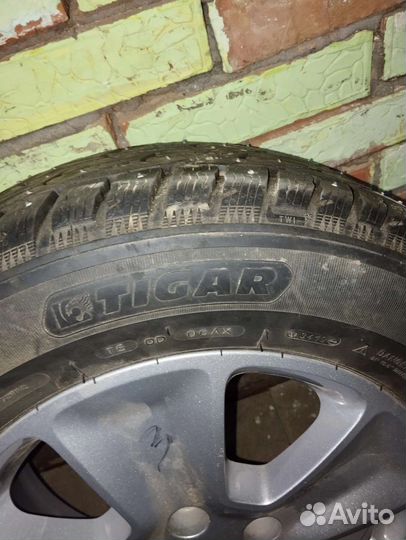 Продам комплект зимних колëс