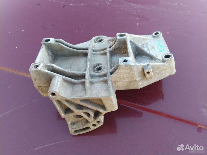 Кронштейн двигателя Volkswagen Passat B5 1997
