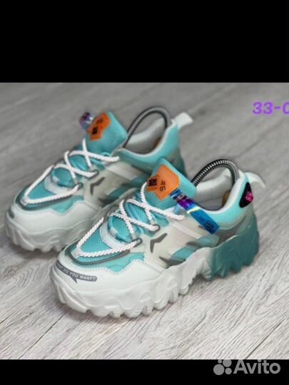 Кроссовки новые