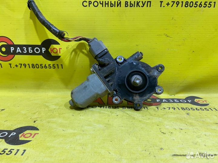 Мотор стеклоподъемника задний правый Mitsubishi