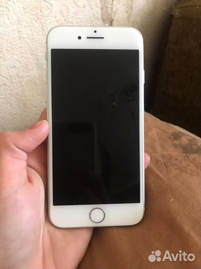 Телефон iPhone 8