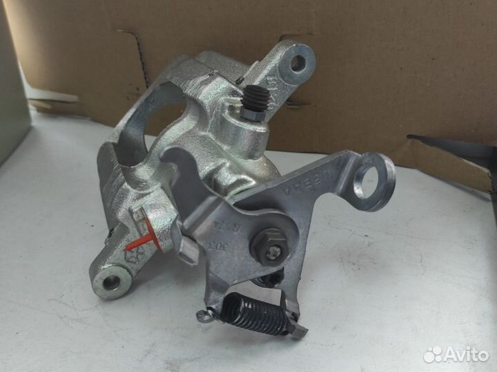 Суппорт тормозной задний правый Dodge Journey