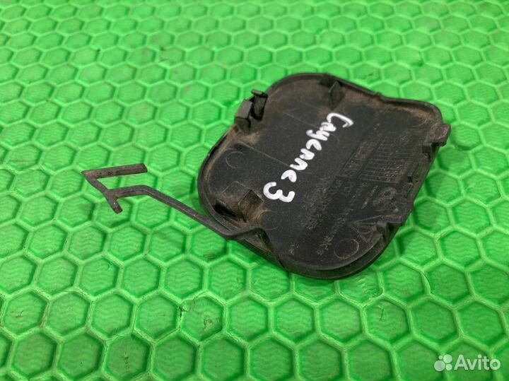 Заглушка буксировочного крюка передняя правая