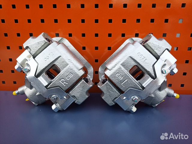 Суппорт задний Toyota land cruiser 200