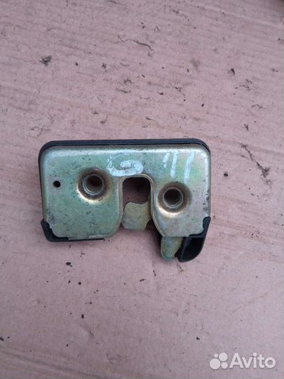 Volkswagen Golf 3 замок крышки багажника