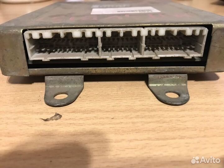 Блок управления двс Mitsubishi Libero