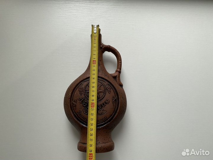 Глиняный кувшин для вина