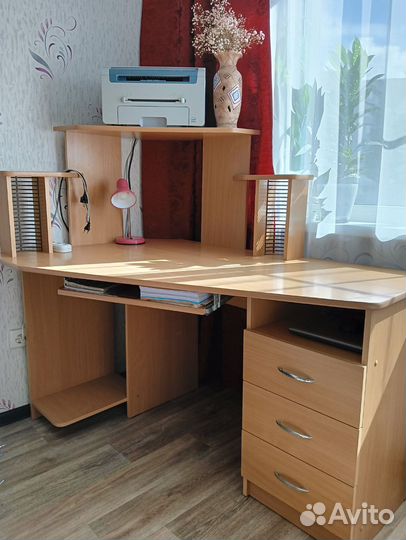 Компьютерный стол