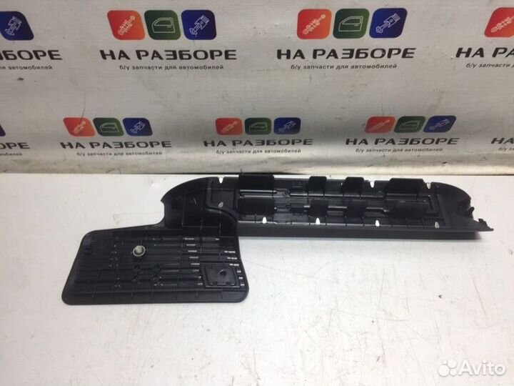 Накладка на порог внутренняя задняя правая Lexus