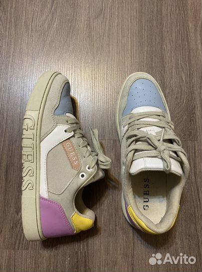 Кроссовки Guess
