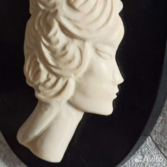 Панно, картина из бивня Африканка