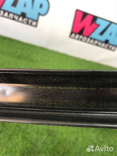 Молдинг (накладка кузовная) правый Ford Mustang