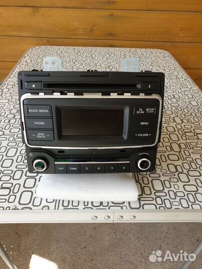 Переходная рамка и штатная магнитола Хендай H1