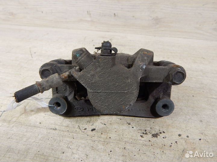 Суппорт задний правый Kia Carnival VQ