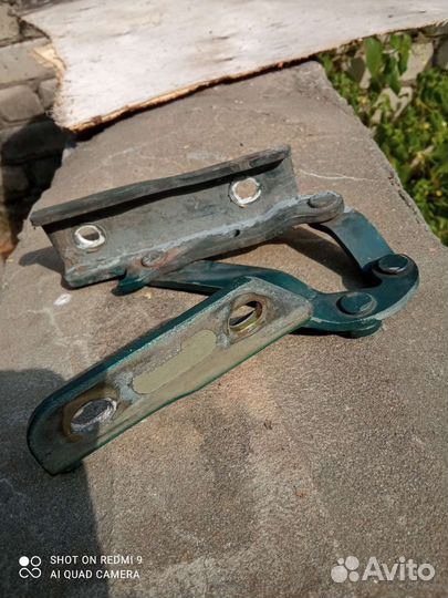 Петля капота левая Дэу Нубира 1 б/у