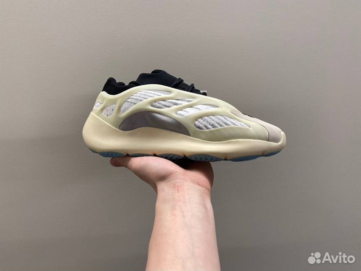 Кроссовки adidas yeezy boost 700