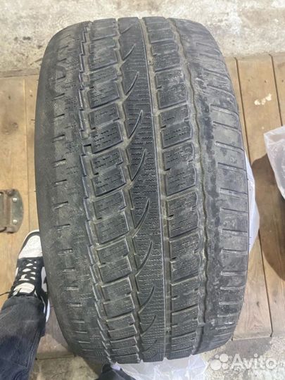 Windforce Snowblazer UHP 225/45 R19 и 255/35 R19