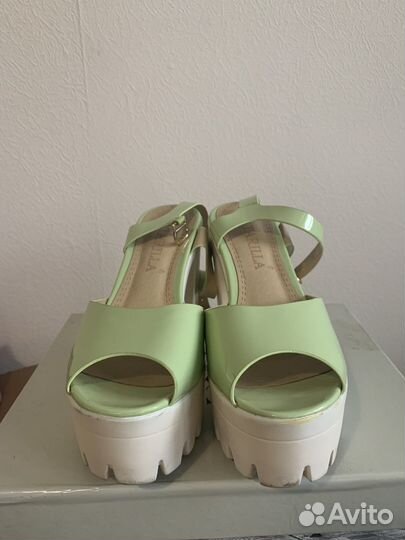 Босоножки женские