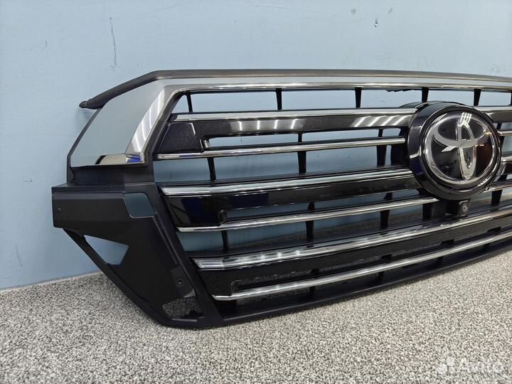 Решетка радиатора toyota land cruiser 200 2015-23