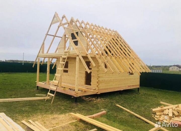 Строительная бригада плотников