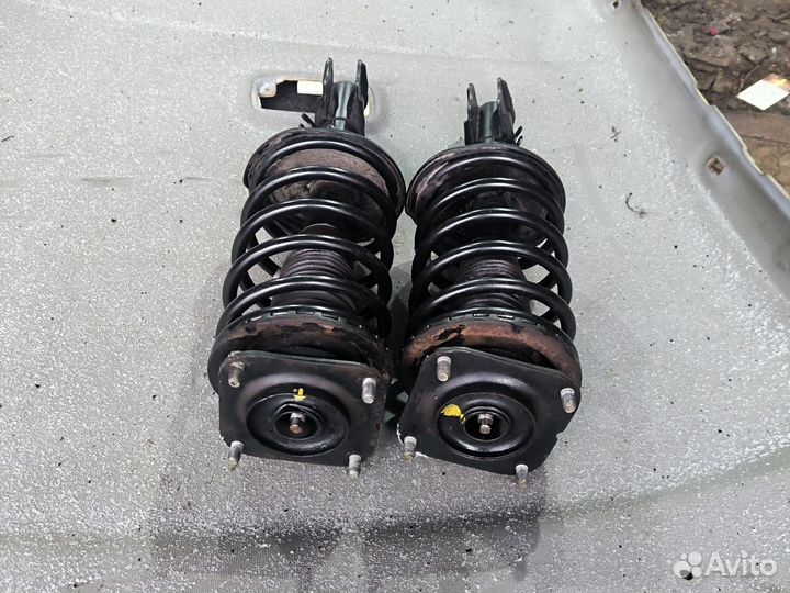 Амортизатор передний правый левый на Kia Spectra