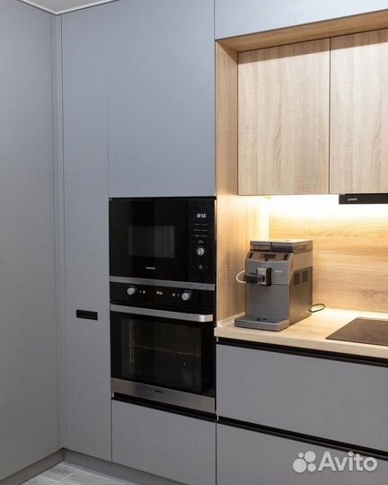 Кухня с витриной с установкой