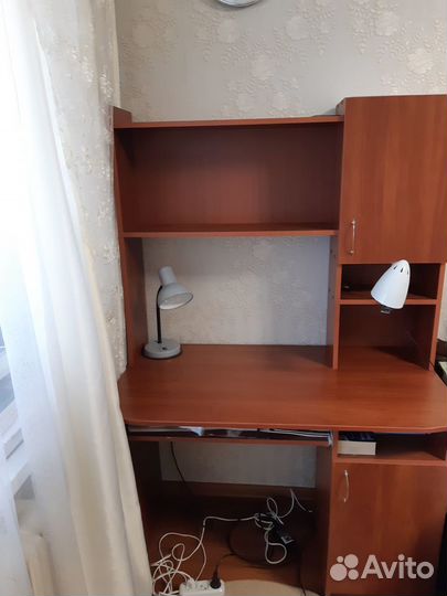 Компьютерный стол, уголок школьника