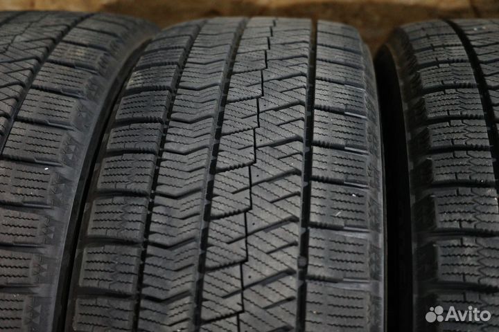 Bridgestone Blizzak VRX2 215/45 R17 87Q