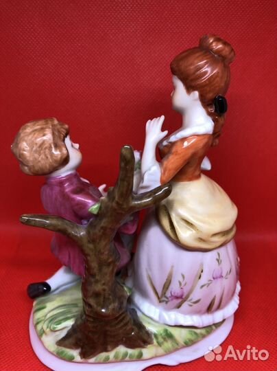 Статуэтка фарфор 